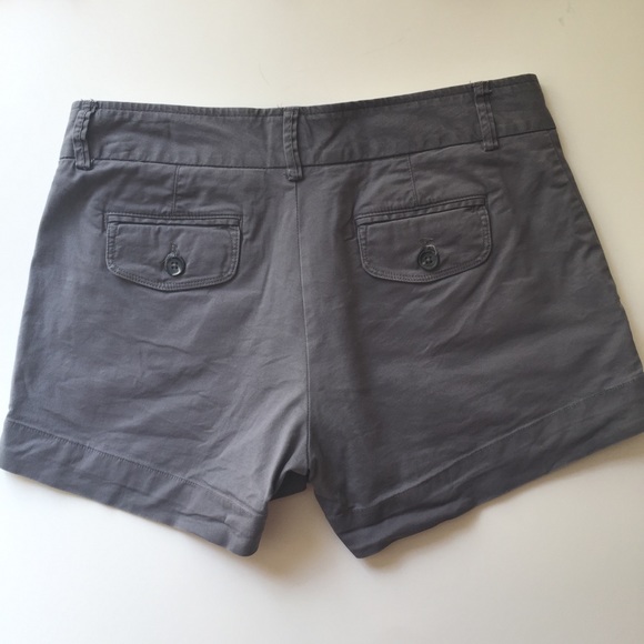 SALE‼️Banana Republic Size 0 Gray Short - Picture 5 of 7